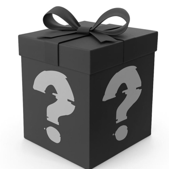 HIGH QUALITY CLOTHING AND JEWERY,  20 PIECES!!!  YOU WIL NOT BE DISAPPOINTED!!! - Picture 1 of 1